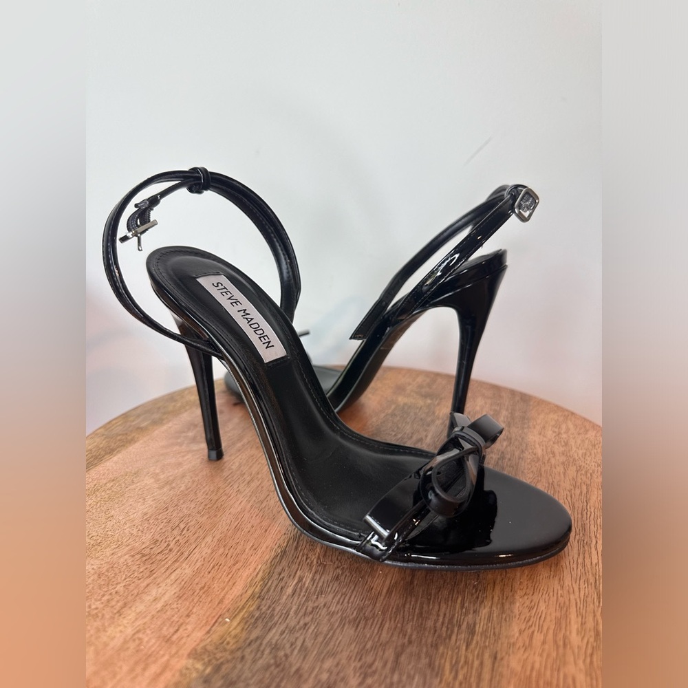Steve Madden Bradshaw Sandal in Black